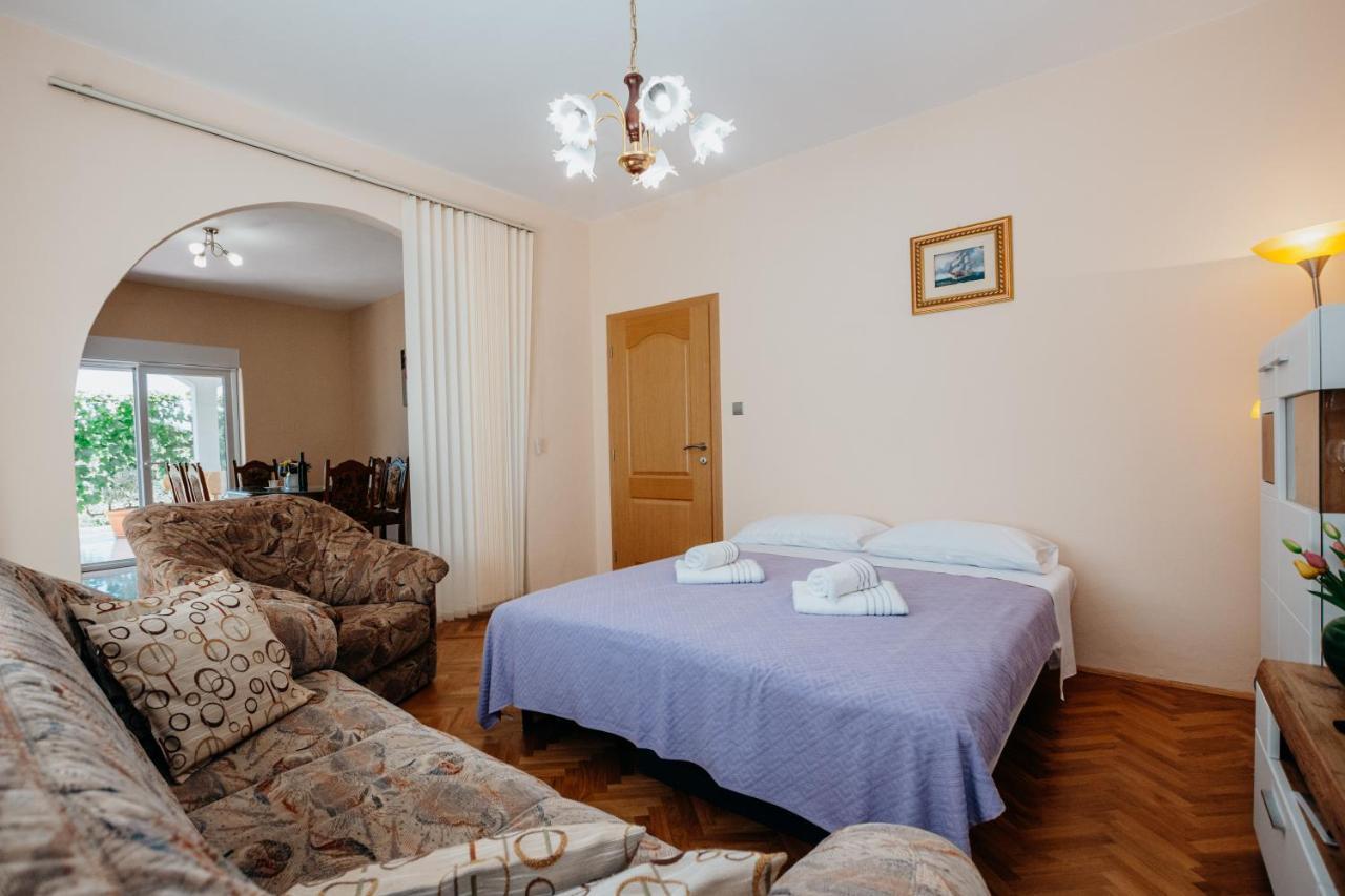 Apartman Neli Vir Exterior photo