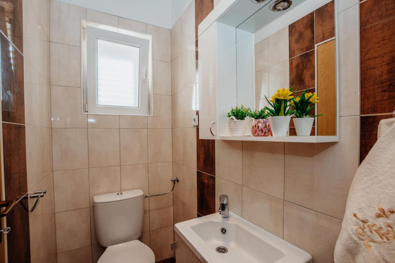 Apartman Neli Vir Exterior photo