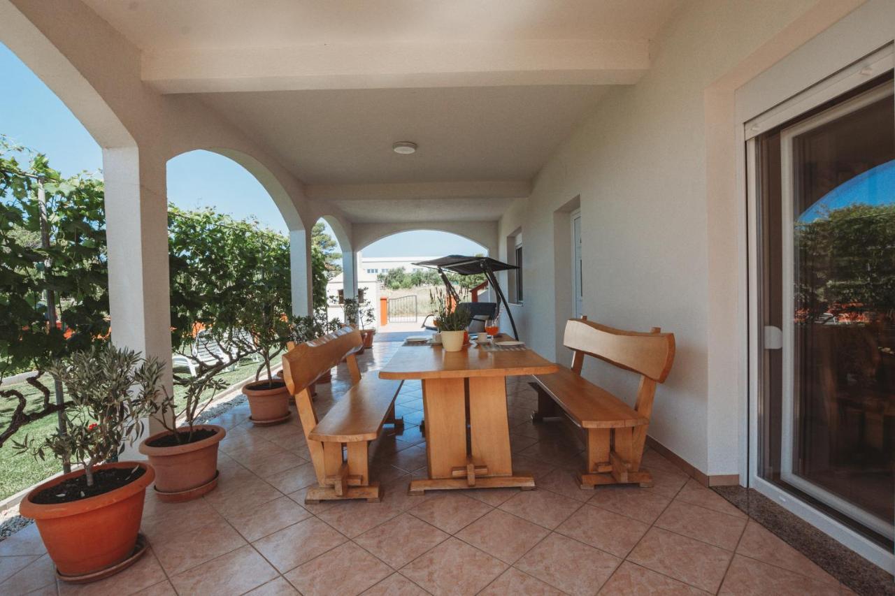 Apartman Neli Vir Exterior photo